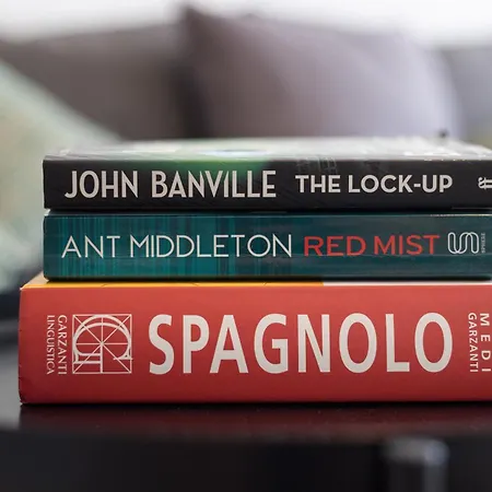 Apartman Home2book Main Walkway