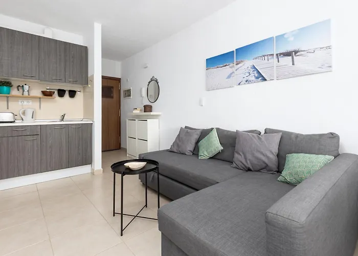 Apartman Home2book Main Walkway *