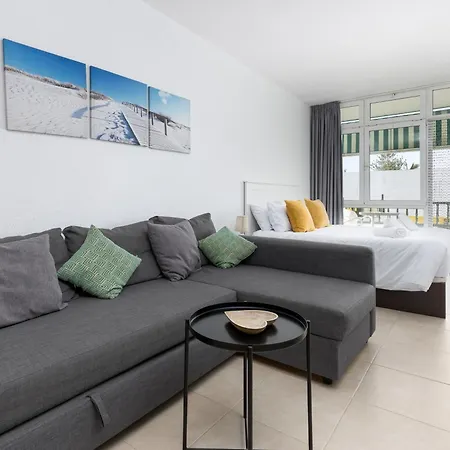 Home2book Main Walkway Κοραλέχο